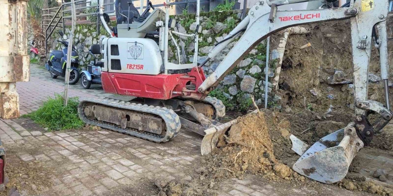 Ağaç Budarken Fenalaştı, Hastanede Hayatını Kaybetti