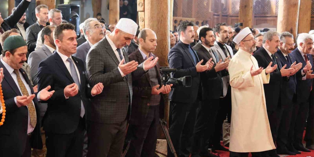 Tarihi Ulu Camii’de Regaip Kandili Özel Programı İle Tarihi Bir Gün Yaşandı