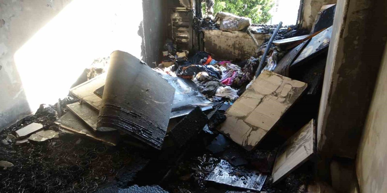 Antalya’da Yanan Ev Kullanılamaz Hale Geldi