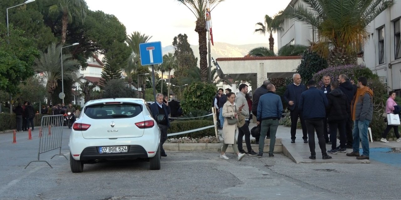 Kaymakam Ürkmezer: "depremin Yoğun Hissedilmesinin Sebebi Alanya Kalesi Açıklarında, Kent Merkezine Yakın Bir Yerde Olması"