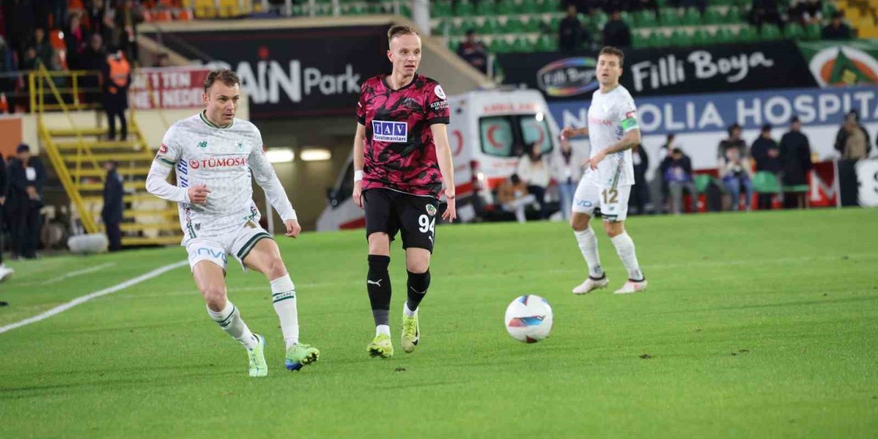 Trendyol Süper Lig: Alanyaspor: 2 - Konyaspor: 1 (maç Sonucu)