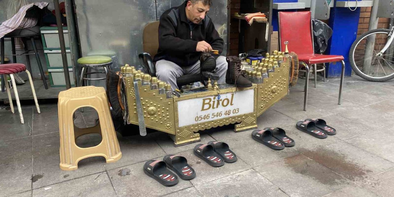 Ayakkabı Boyacısının Randevu Uygulaması Dikkat Çekiyor