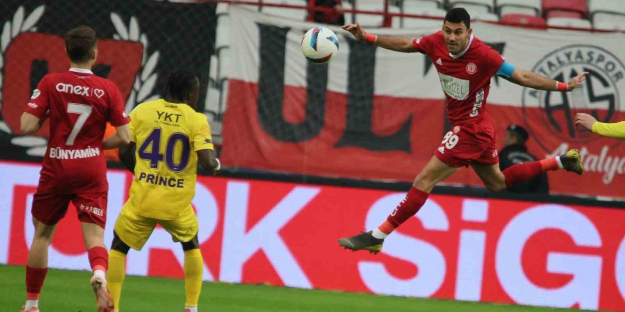 Trendyol Süper Lig: Antalyaspor: 0 - Eyüpspor: 3 (ilk Yarı)