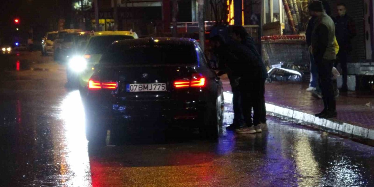 Antalya’da Çalışır Halde Bıraktığı Aracında Uyuyakaldı, Polisi Ve Sağlık Ekiplerini Alarma Geçirdi