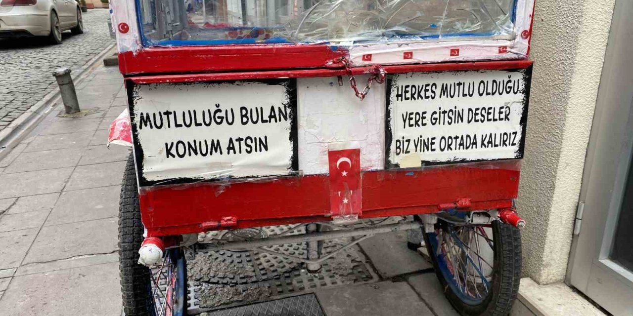 Seyyar Aracın Üzerine Yazılan İlginç Yazılar Dikkat Çekti