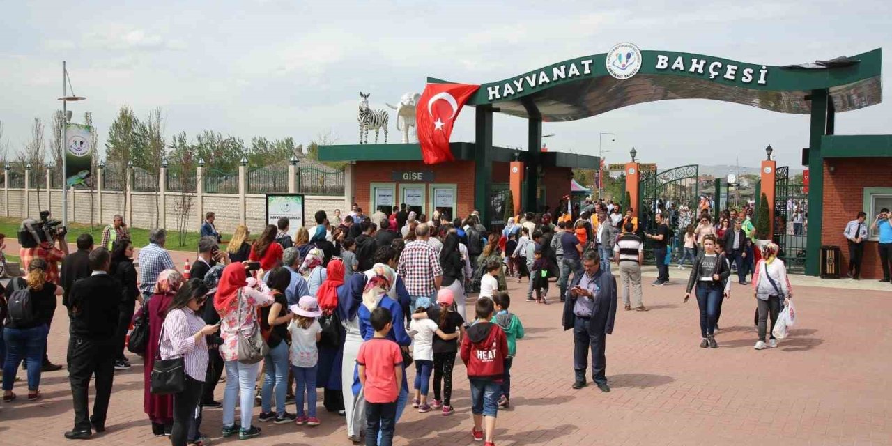 Eskişehir Hayvanat Bahçesi Bir Yılda 805 Bin Ziyaretçi Ağırladı