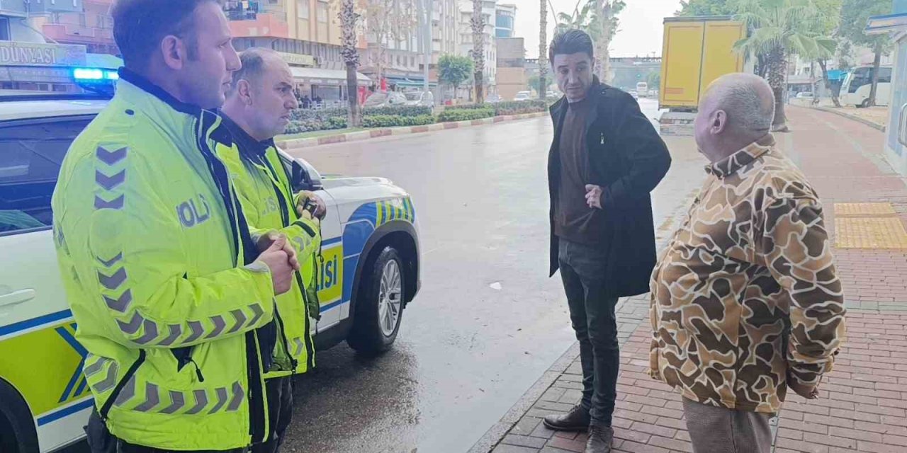 Polis Ekibi Kazazedeleri Atm Başında Pazarlık Yaparken Buldu