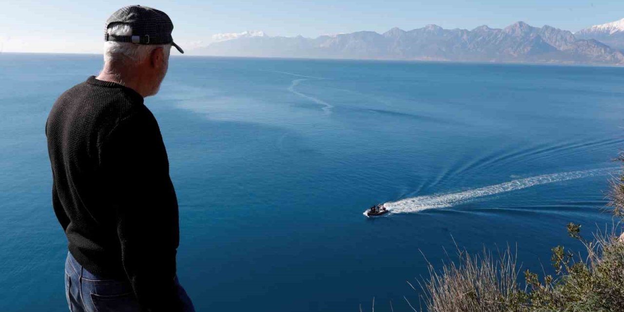 Otomobiliyle Falezlerden Düşen Genç İçin Su Altı Mağaralarında Arama Başlatıldı
