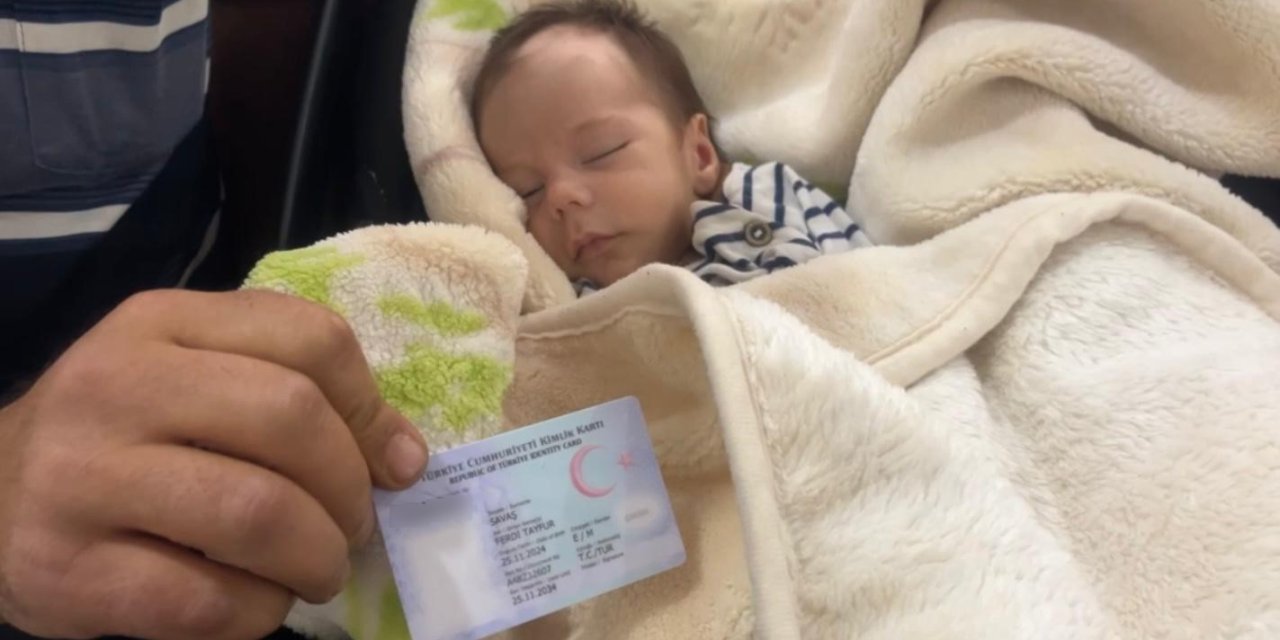 Yeni Doğan Bebeğine Ferdi Tayfur İsmini Koydu