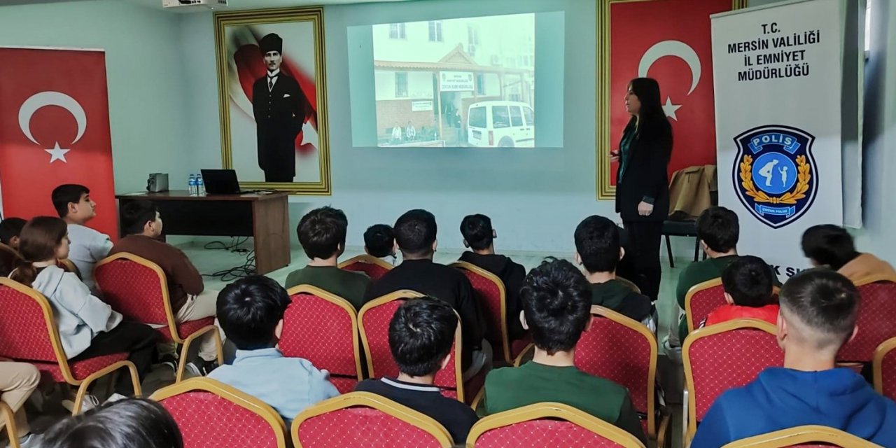 Mersin Polisi Çocukları Bilgilendiriyor