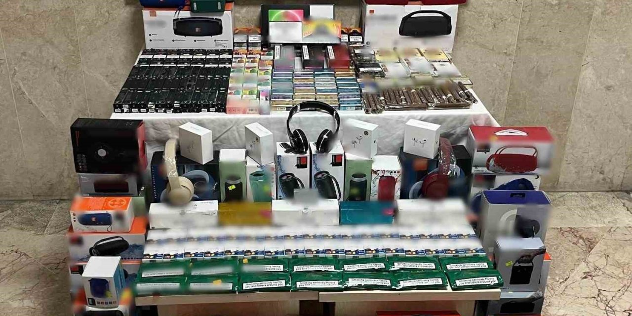 Antalya’da Kaçak Tütün Ve Kaçak Eşya Operasyonu