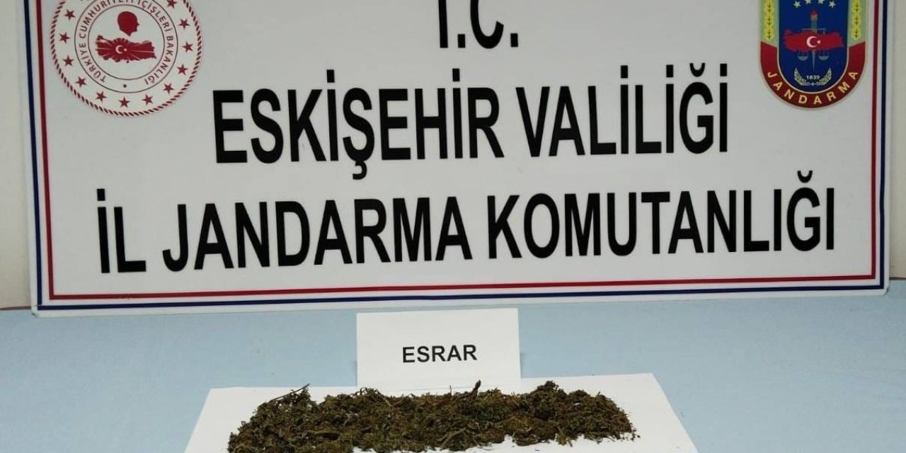 Araçta Uyuşturucu Madde Bulunduran 2 Şahıs Yakalandı