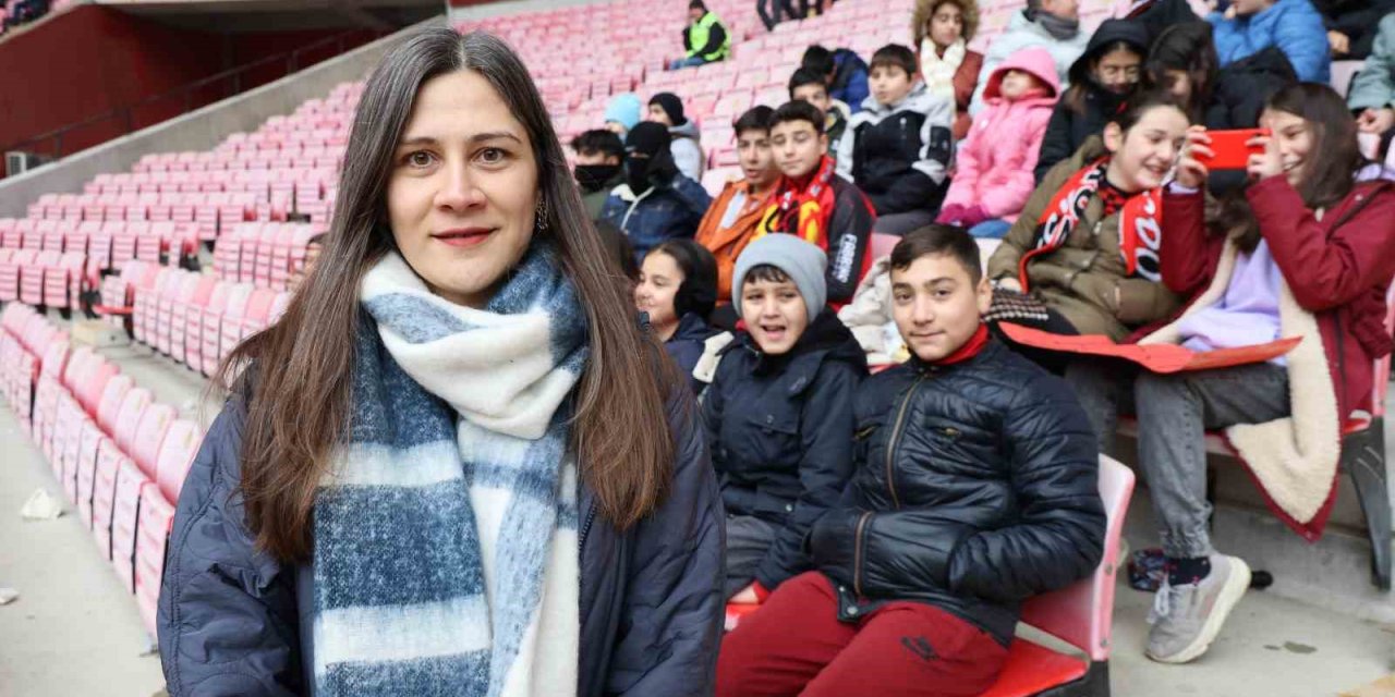 Hazırladığı Proje Sayesinde Yüzlerce Çocuğu Eskişehirspor Tribünleriyle Tanıştırdı