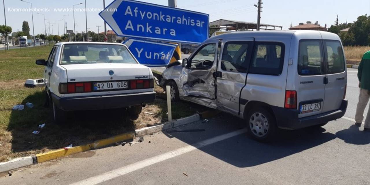 Konya'da Hafif Ticari Araç İle Otomobil Çarpıştı: 7 Yaralı