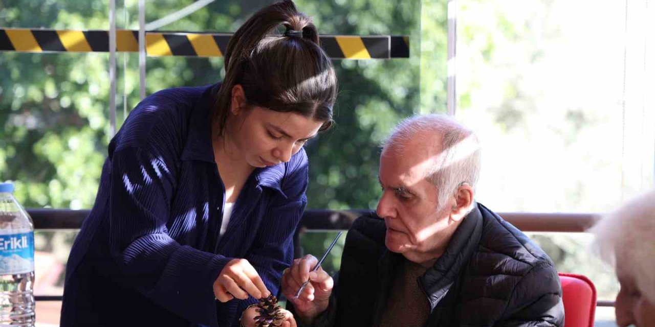 Alzheimer Hastalarının Umut Evi: “mavi Ev”