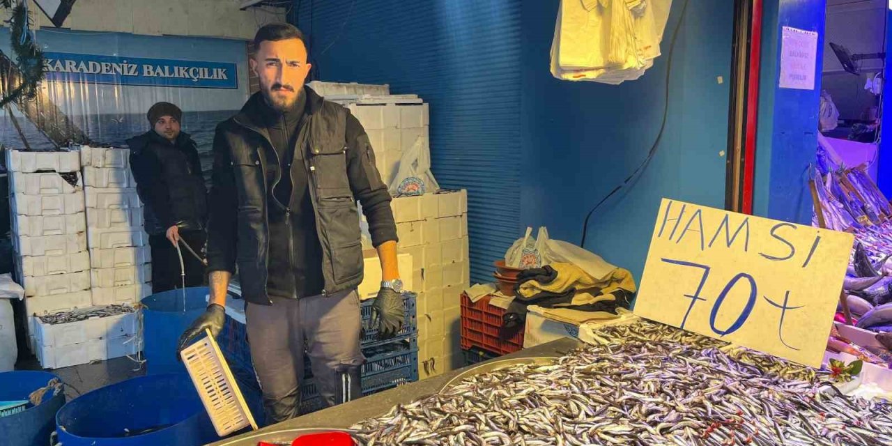 Denizdeki Bolluk Ve Rekabet Hamsi Fiyatını 70 Liraya Kadar Düşürdü