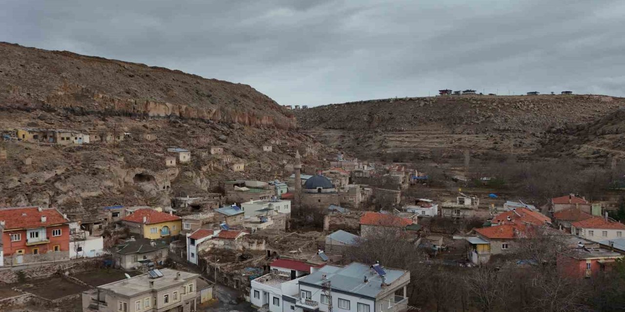 Bu Mahalle Tarih Kokuyor