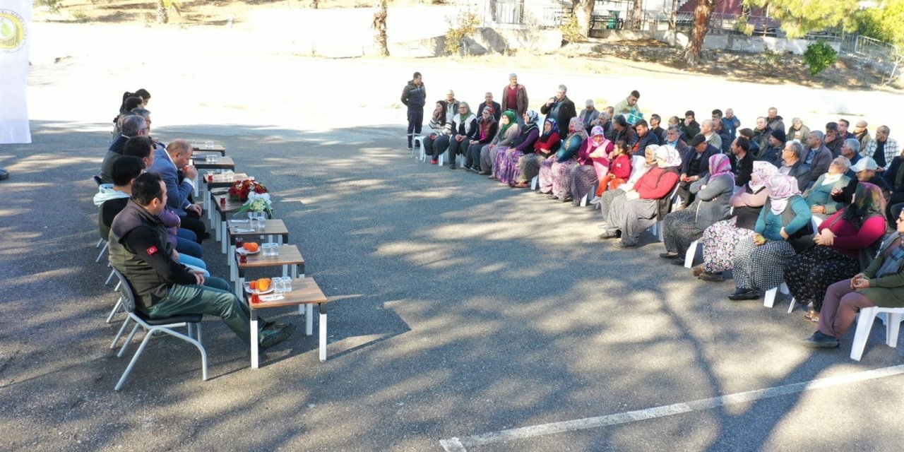 Mersin’de Köylüler Orman Yangınlarıyla Mücadele Konusunda Bilgilendiriliyor