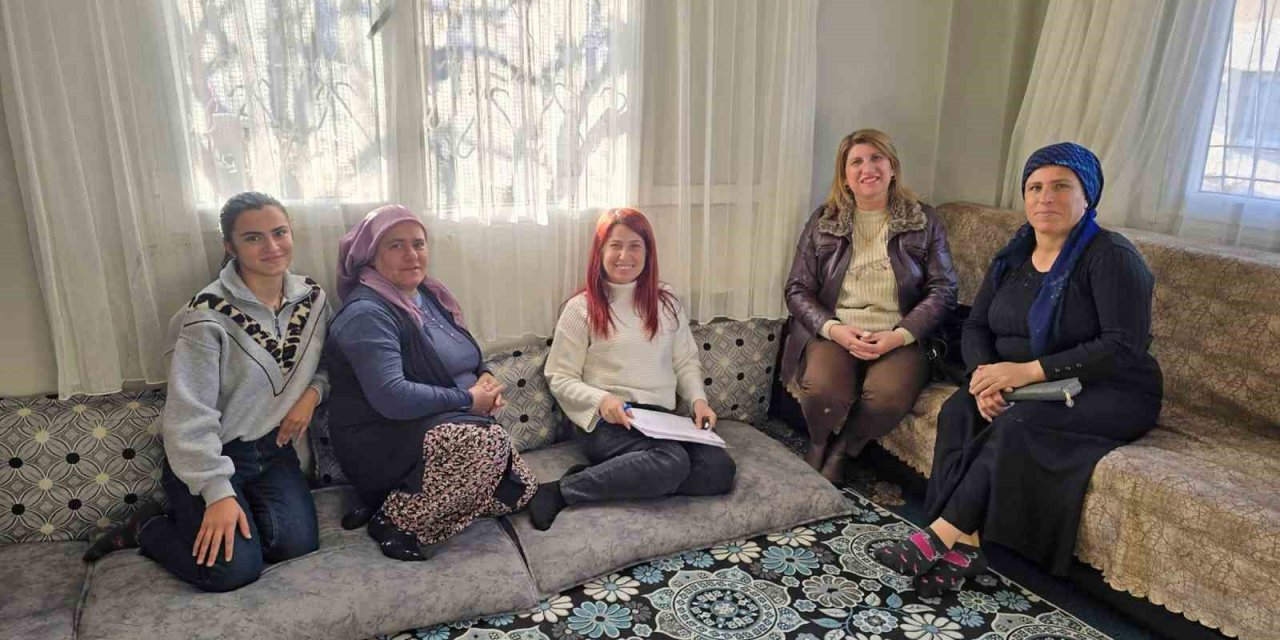 Tarsus Belediyesi, Kadınların Taleplerini Evlerinde Dinliyor