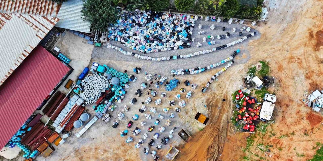 Birinci Olabilmek İçin Evlerinde 45 Gün Boyunca 15 Ton Atık Biriktirdiler