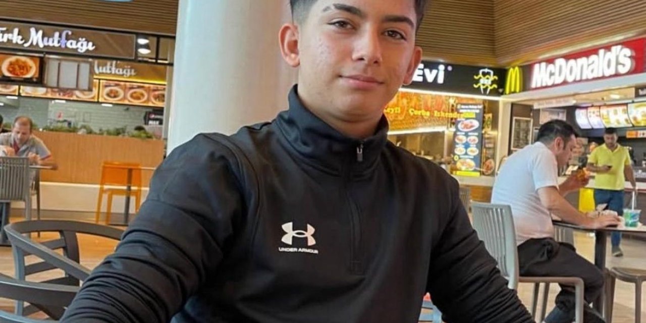 Kamyonet İle Motosiklet Çarpıştı: 1 Ölü, 1 Yaralı