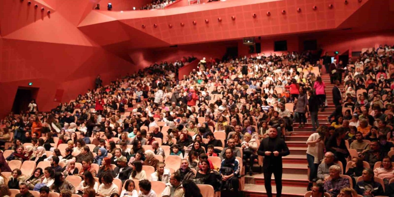 Eskişehir Şehir Tiyatroları 100 Bin Seyirci Sayısına Ulaşmayı Başardı