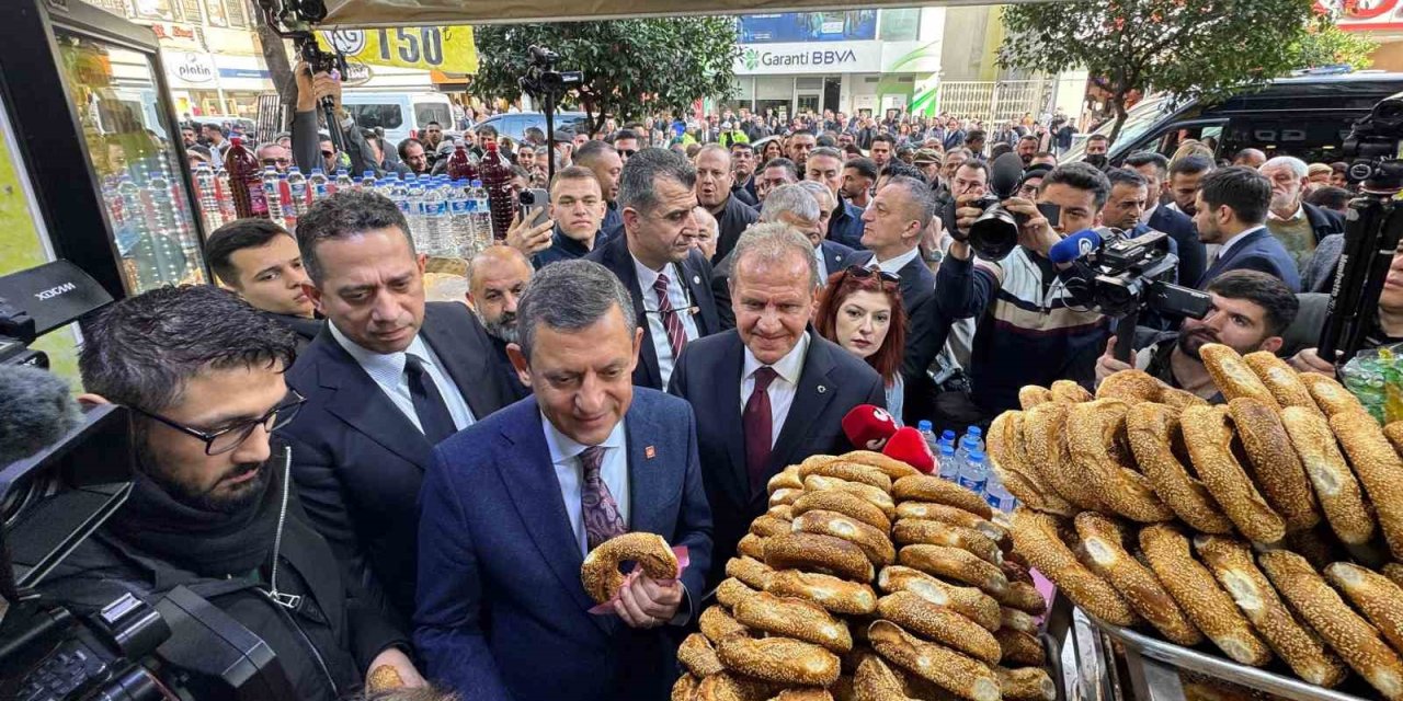 Chp Genel Başkanı Özel, Mersin’de Esnaf Ziyareti Gerçekleştirdi