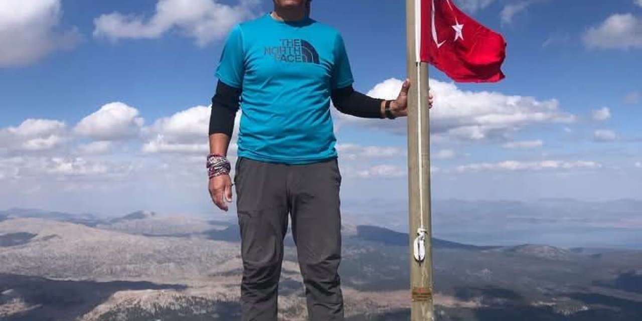 Yıpranan Türk Bayrağını Değiştirmek İsterken Kaybolan Dağcının Cesedine Ulaşıldı