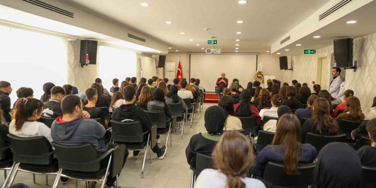 Alanya Belediyesi Eğitim Ve Kariyer Günleri Başladı