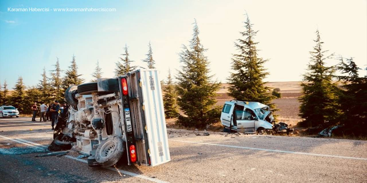 Eskişehir'de Ticari Araç İle Kamyonet Çarpıştı: 2 Ölü, 2 Yaralı