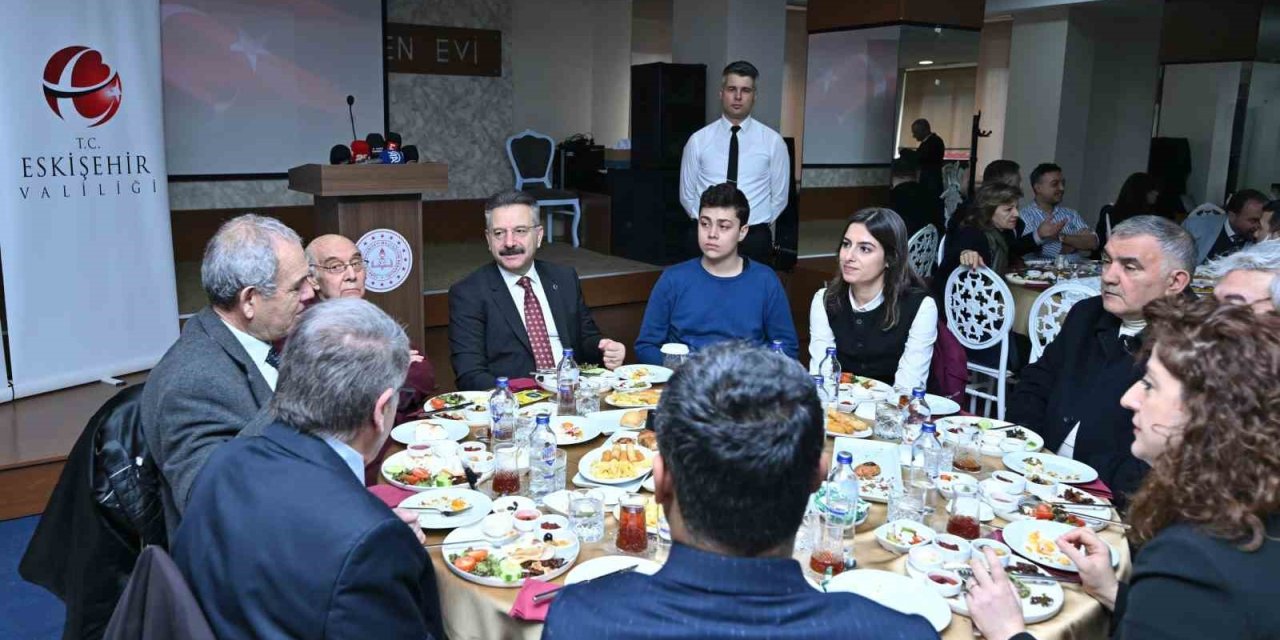 Vali Aksoy, Basın Mensupları İle Bir Araya Geldi