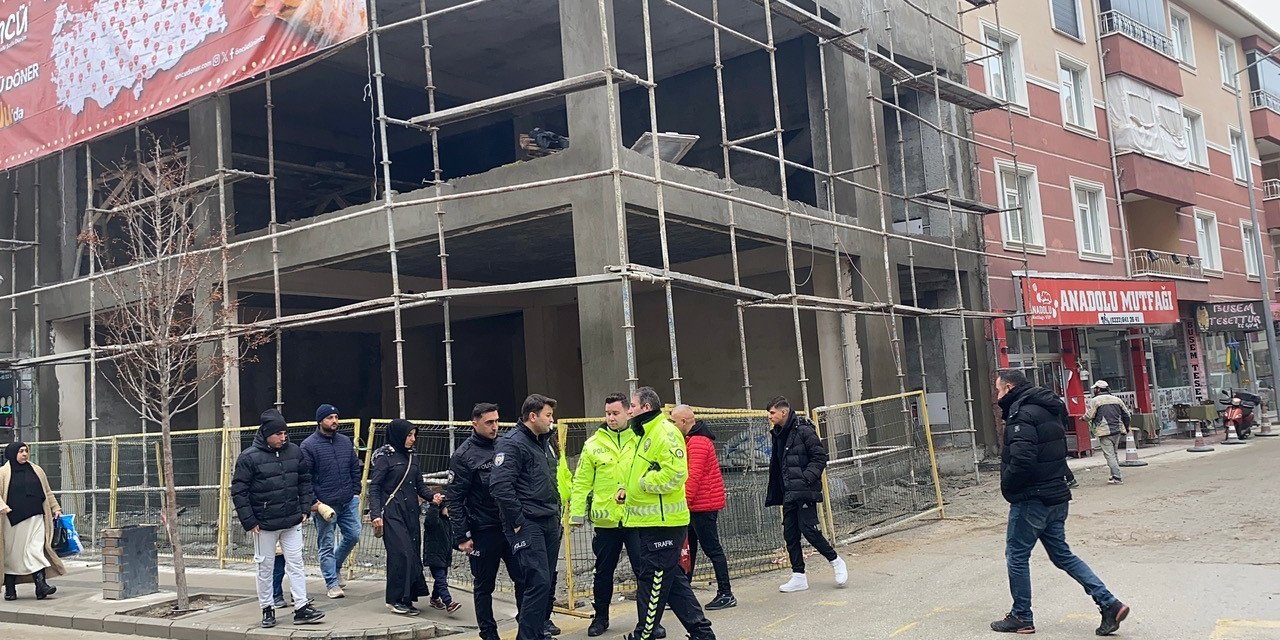 İnşaatta İskeleden Düşen İşçi Hastanelik Oldu