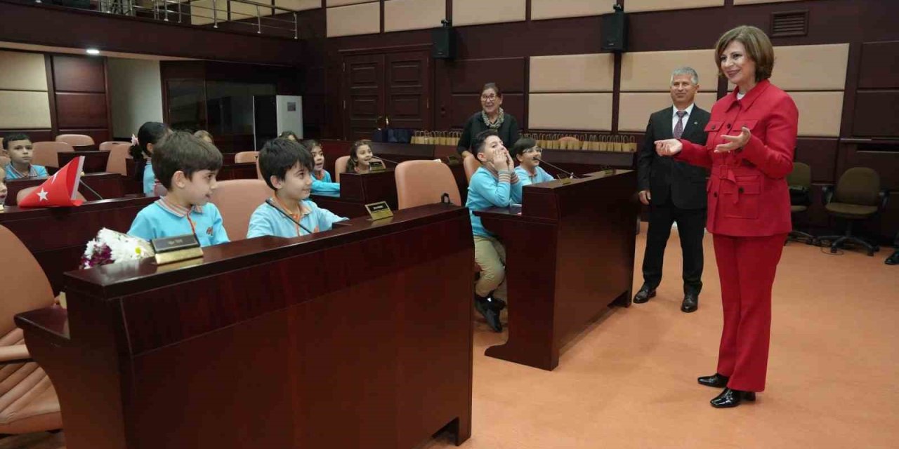 İlkokul Öğrencileri Başkan Ünlüce’yle Bir Araya Geldi