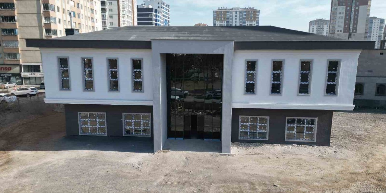 Melikgazi’de 7’den 70’e Her Kesimin Hizmet Alacağı Sosyal Tesiste Sona Gelindi