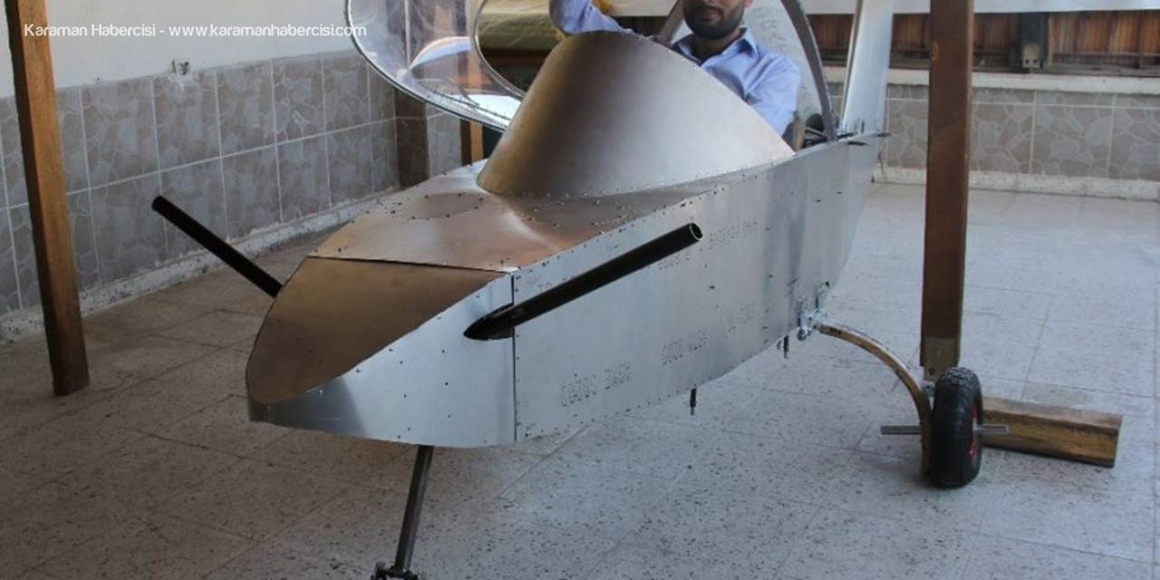 Evinin Balkonunda Kendi Uçağını Yapıyor