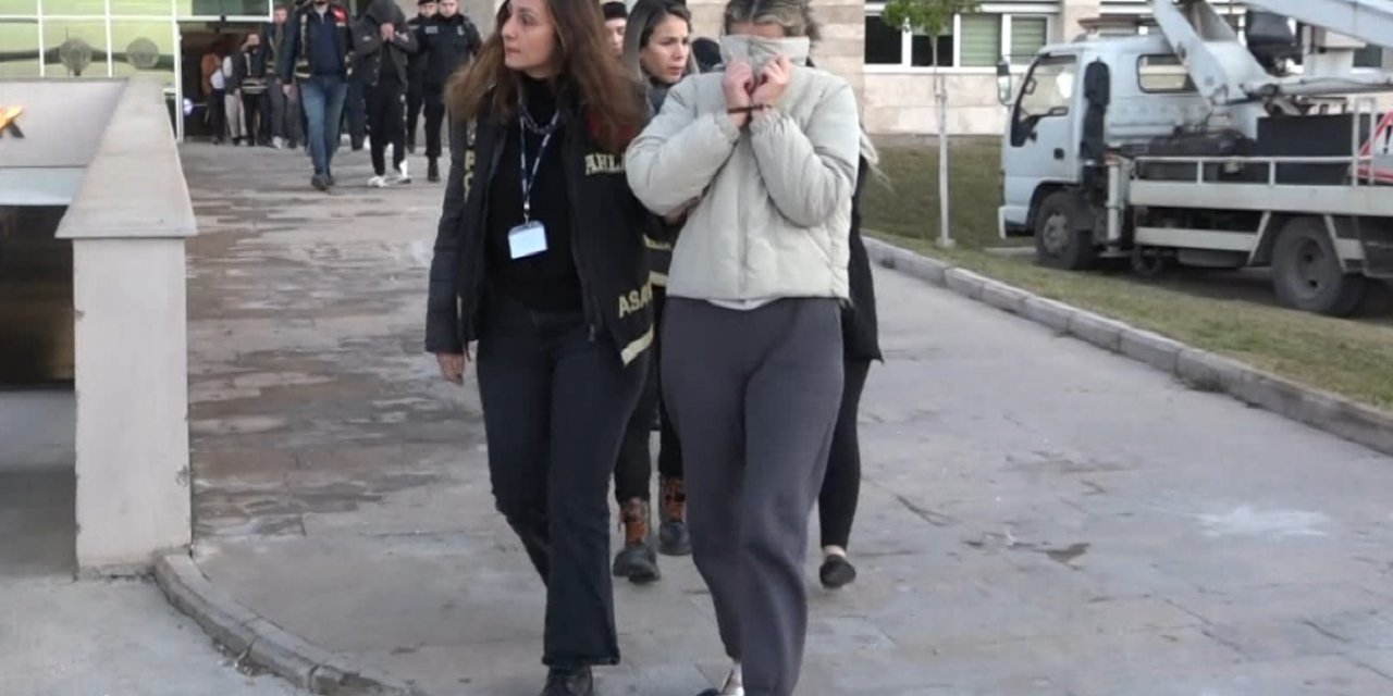 "bizim Oyunumuzu Kimse Bozamaz" Deyip Kadınlara Zorla Fuhuş Yaptırdılar, ’oyunbozan’ Operasyonuyla Yakalandılar