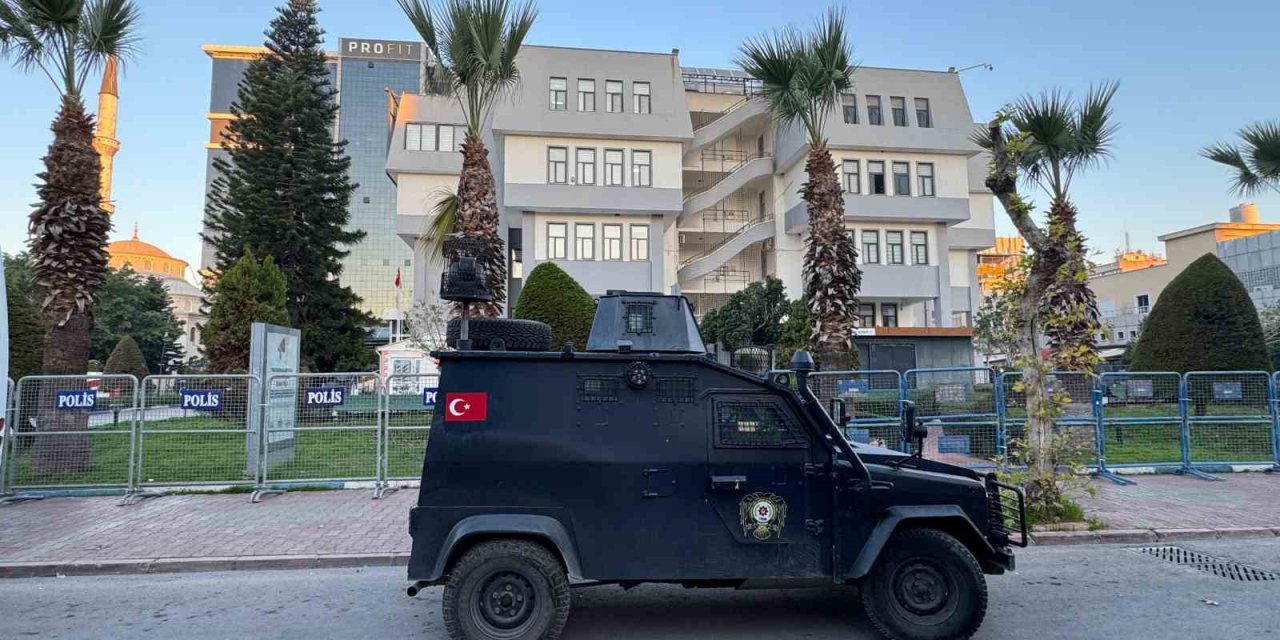 Akdeniz Belediyesinde Kayyum Göreve Başladı