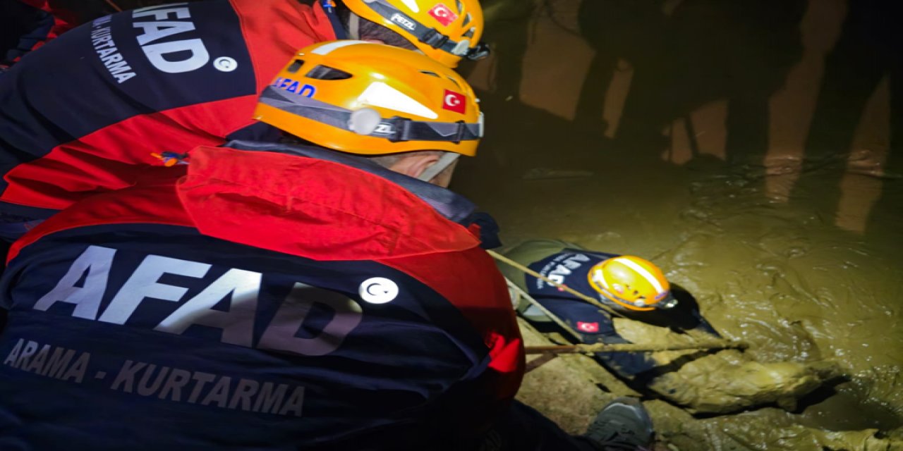 Çamur Çukuruna Düşen Köpek Kurtarıldı