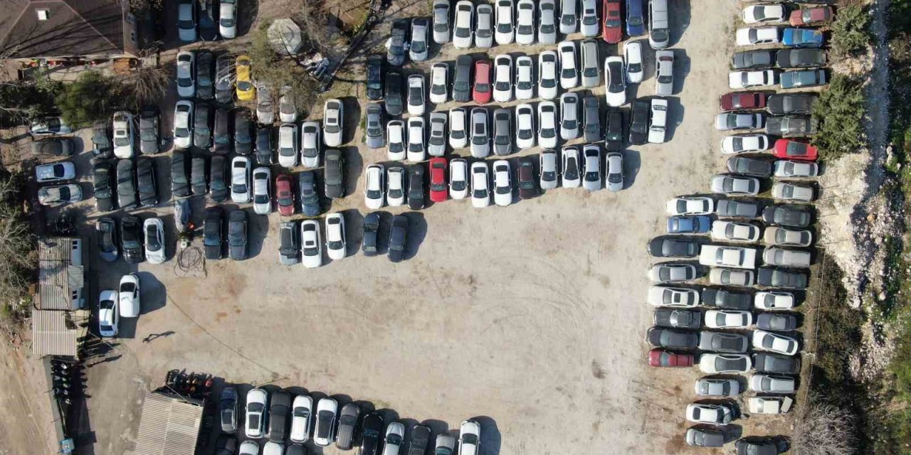 Milli Servet Otoparklarda Çürümeye Terk Edildi, Aralarında 21 Yıldır Bekleyen Var