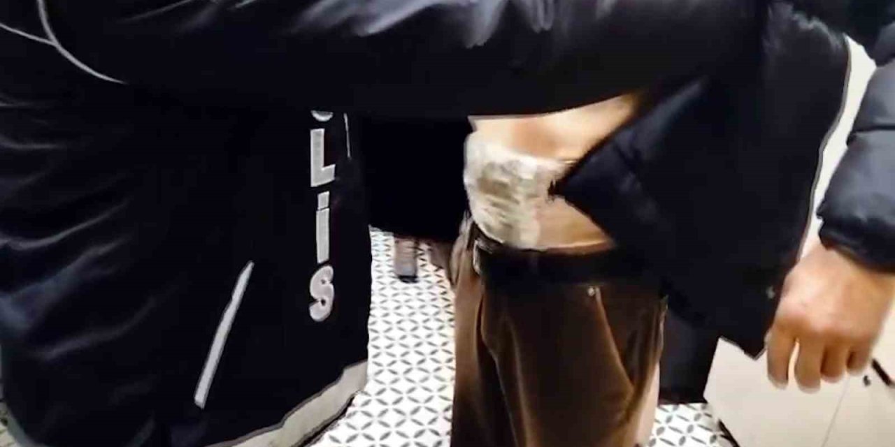 Uyuşturucuyu Üzerine Bantladı, Polisten Kaçamadı