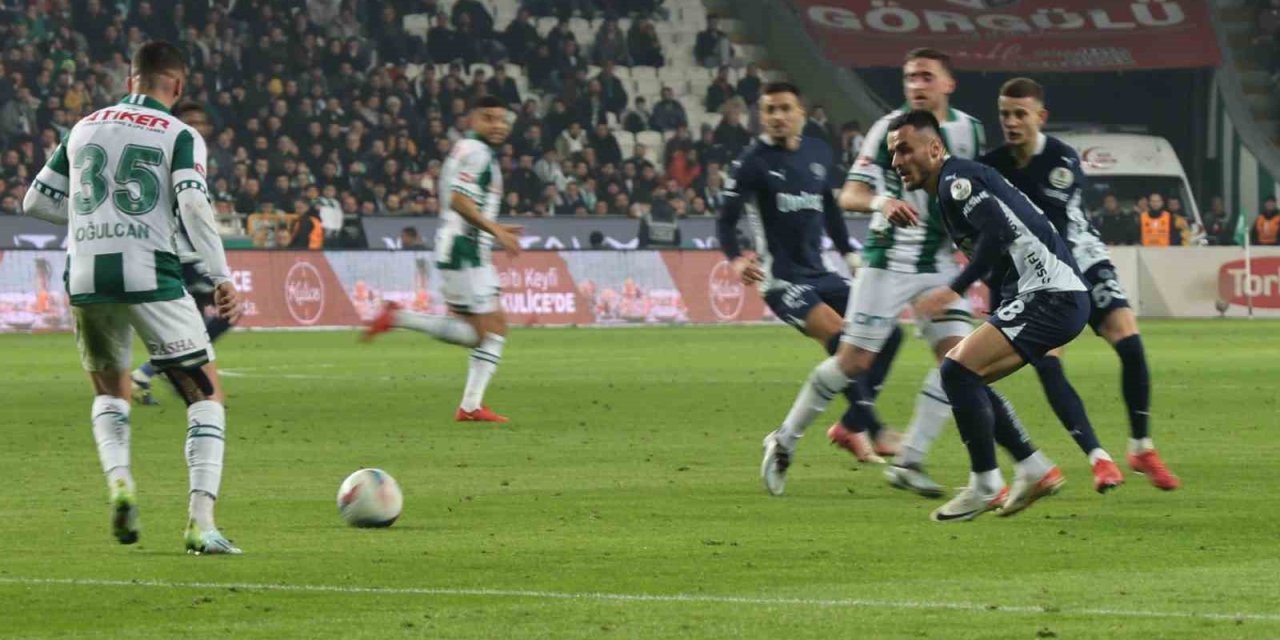 Trendyol Süper Lig: Konyaspor: 2 - Fenerbahçe: 2 (ilk Yarı)