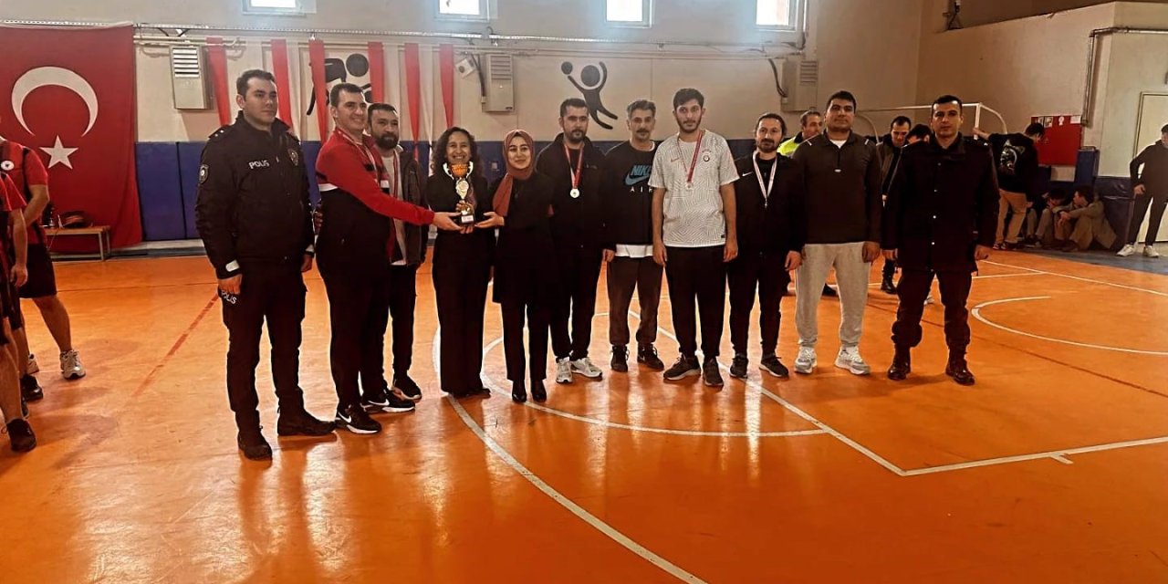 ‘kurumlar Arası Voleybol Turnuvası’ Sona Erdi