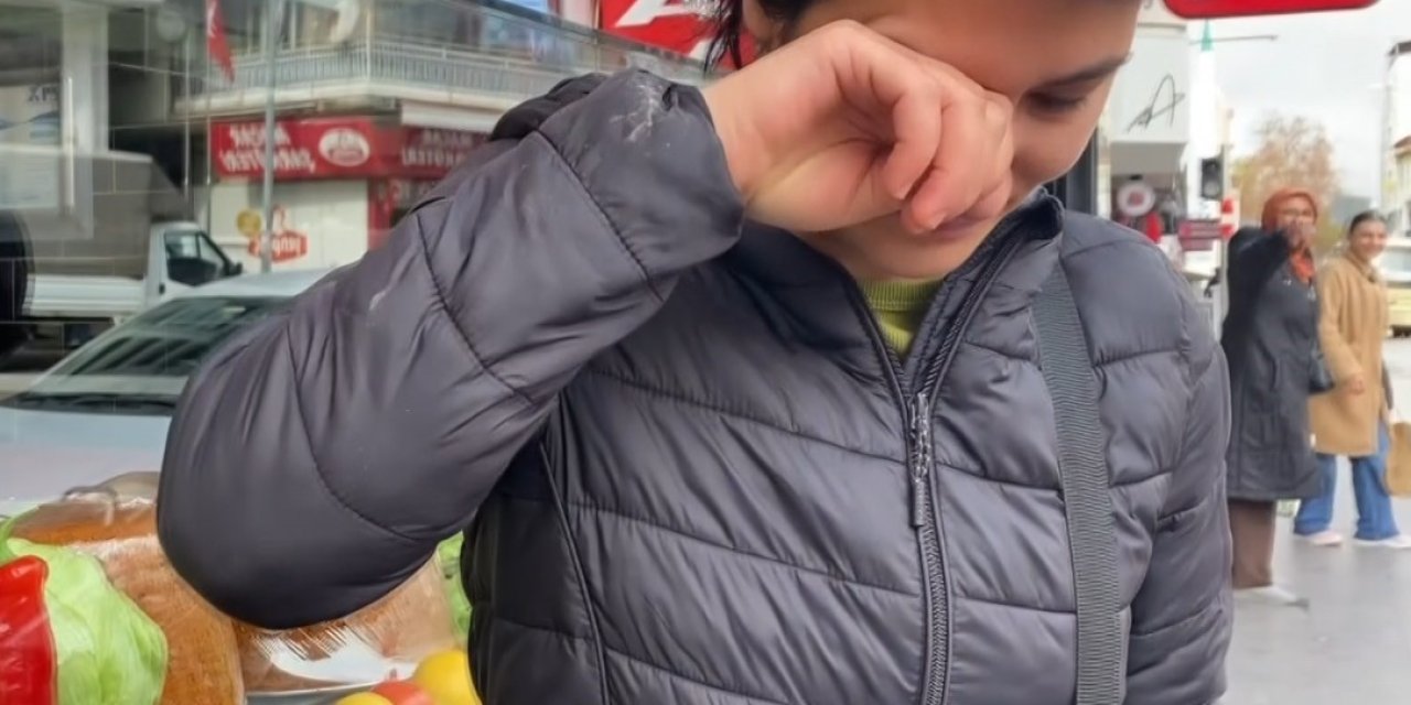 Sahiplendiği Yavru Köpeğin Fazla Yaşamayacağını Duyunca Gözyaşlarına Boğuldu