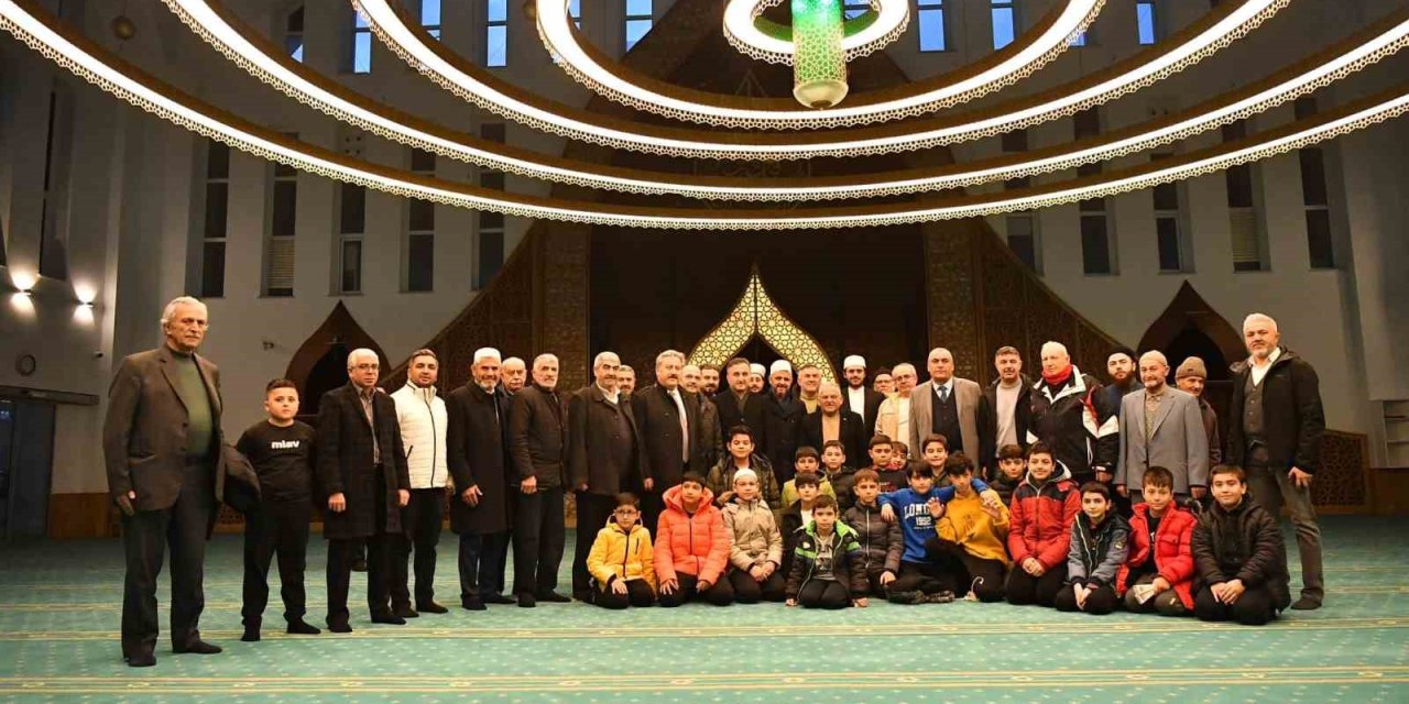 Başkan Büyükklıç, Sabah Namazı Buluşmasında Çocuklarla Bir Araya Geldi