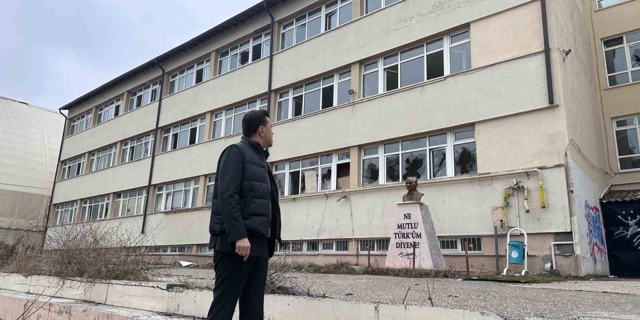 Nebi Hatipoğlu: "insan Siyasi Nedenlerle Okula, Çocuğa, Eğitime Düşmanlık Eder Mi?"