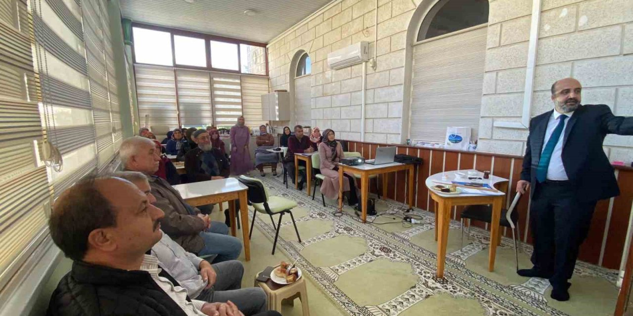 Bozyazı’da Umreye Gidecekler İçin Seminer Düzenlendi