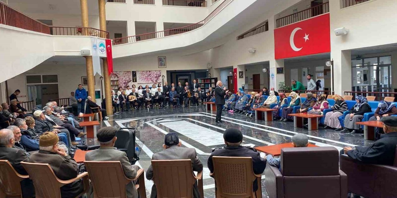 Huzurevi Sakinlerine Nostaljik Müzik Ziyafeti