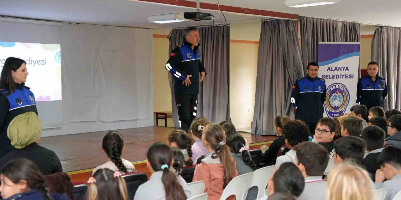 Zabıta Personeli Öğrencilere Mesleğini Tanıttı
