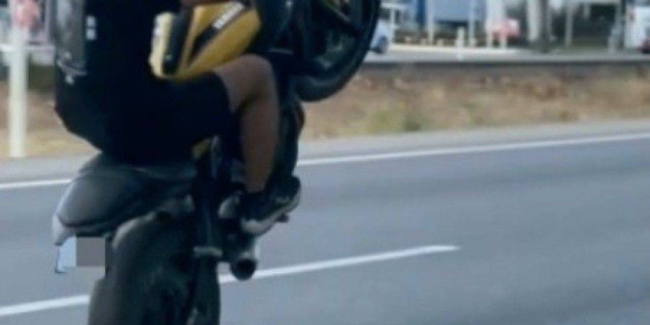 Drift Kazayla Bitti, Motosiklette Akrobatik Hareketler Polisin Radarına Takıldı