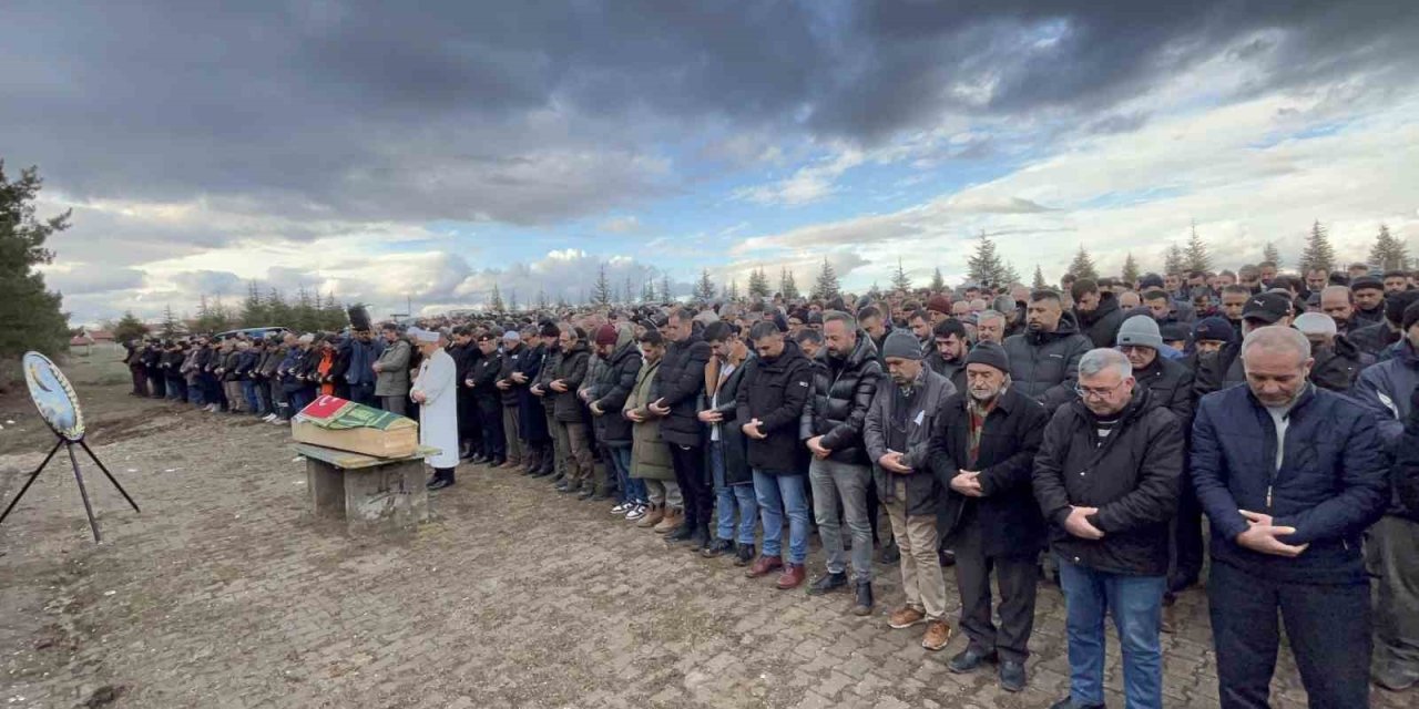 Asansör Boşluğuna Düşerek Hayatını Kaybeden Muhtar Son Yolculuğuna Uğurlandı